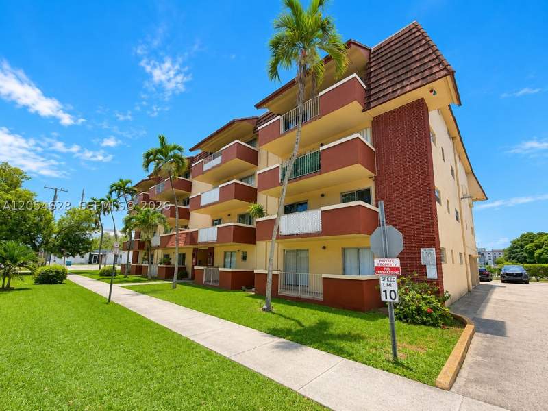 2 bedroom Condominium at 680 Miller Dr W405, Springs Towers Condo, Miami Springs — photo 2