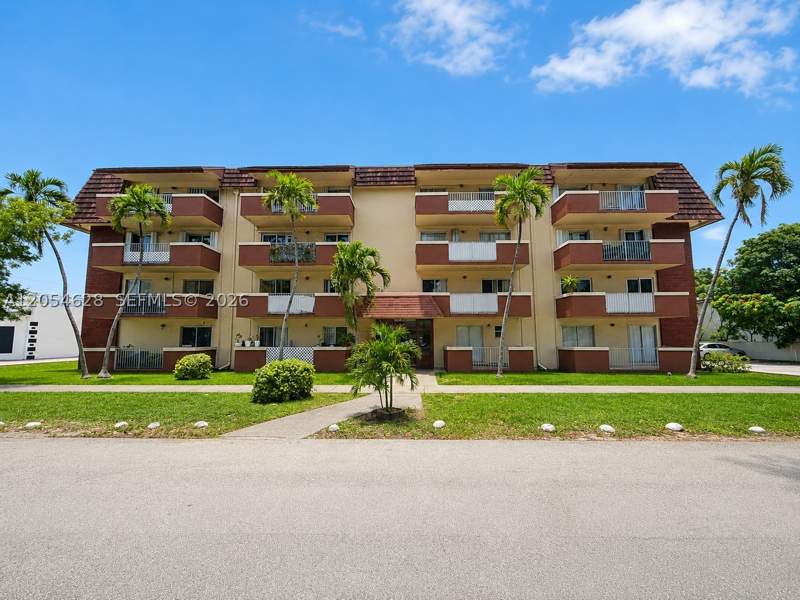 2 bedroom Condominium at 680 Miller Dr W405, Springs Towers Condo, Miami Springs — photo 3