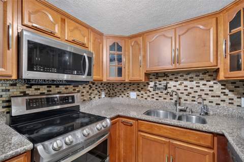 1060 NW 7th St 205, Miami FL - photo 6 of 23