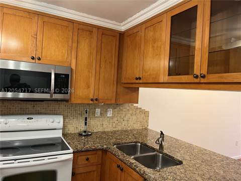 709 Curtiss Pkwy 11, Miami Springs FL - photo 10 of 26
