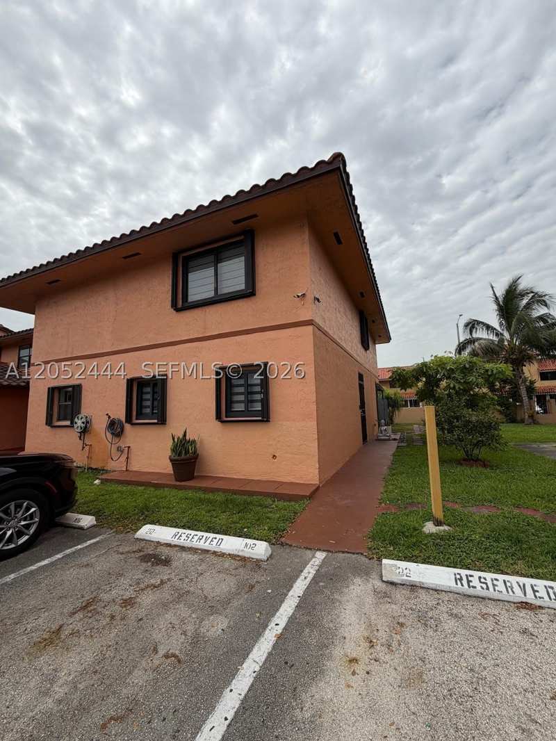 3 bedroom Townhouse at 2760 W 63rd Pl 106-23, Lago Grande Five-A Condo, Hialeah — photo 1