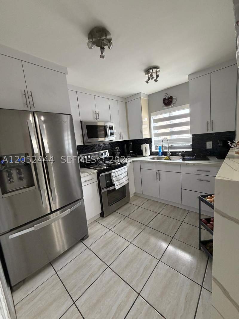 3 bedroom Townhouse at 2760 W 63rd Pl 106-23, Lago Grande Five-A Condo, Hialeah — photo 5