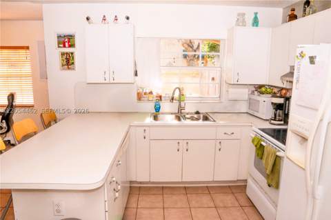7081 SW 158th Ct, Miami FL - photo 6 of 17
