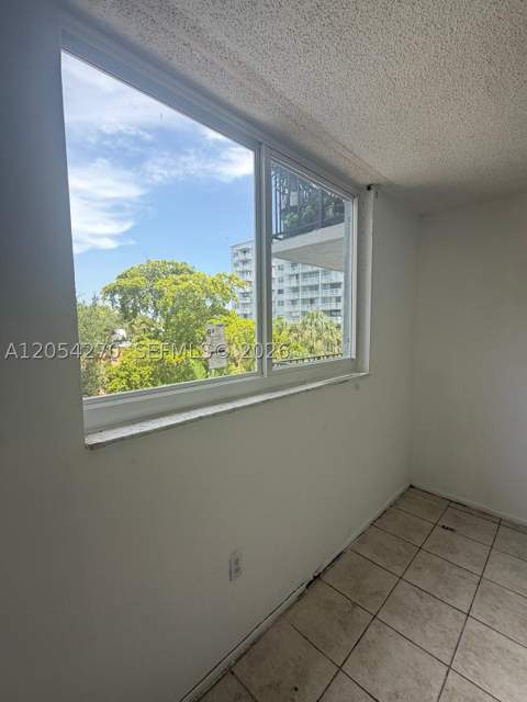 12500 NE 15th Ave 402, North Miami FL - photo 9 of 16