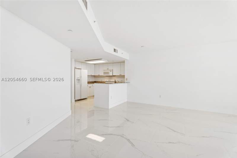 1 bedroom Condominium at 19501 W Country Club Dr 2506, Turnberry On The Green, Aventura — photo 2