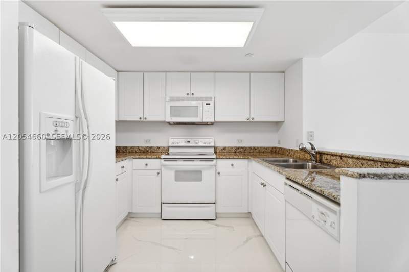 1 bedroom Condominium at 19501 W Country Club Dr 2506, Turnberry On The Green, Aventura — photo 5