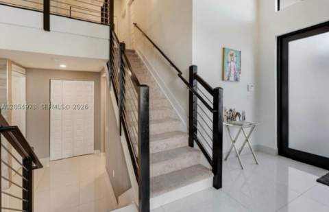 7641 NW 102nd Ct, Doral FL - photo 7 of 29