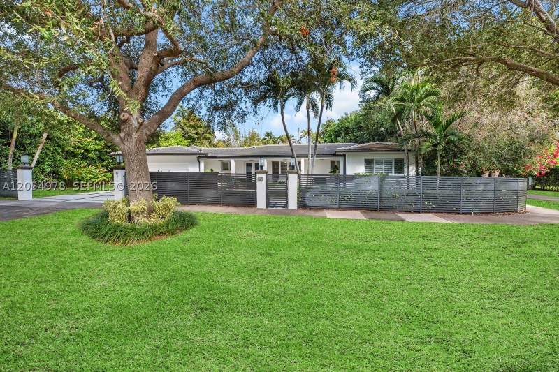 4 bedroom SingleFamilyResidence at 6511 Riviera Dr, Coral Gables Riviera Sec, Coral Gables — photo 2