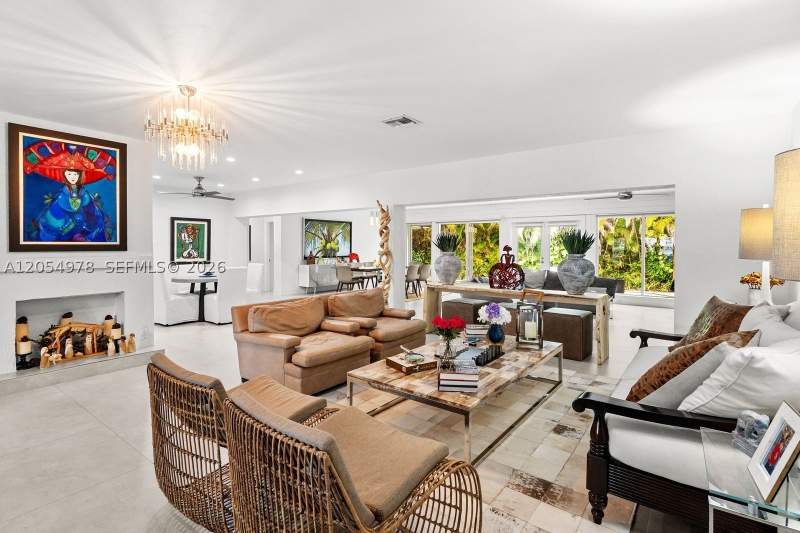 4 bedroom SingleFamilyResidence at 6511 Riviera Dr, Coral Gables Riviera Sec, Coral Gables — photo 4