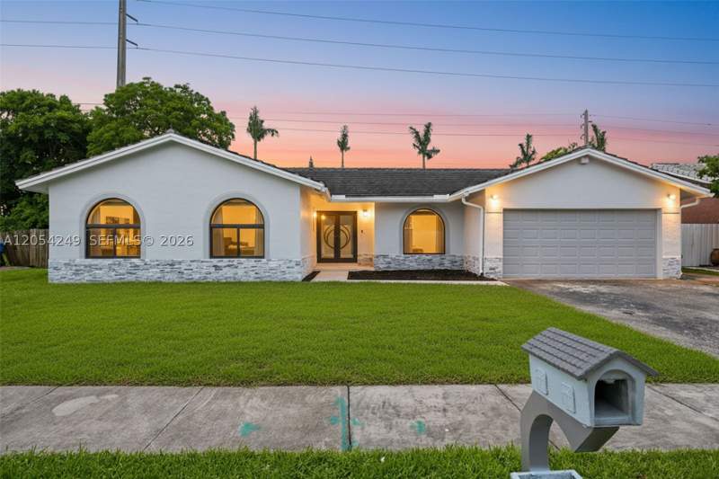 4 bedroom SingleFamilyResidence at 14460 SW 151st Ter, River Bend Sec 4, Miami — photo 2