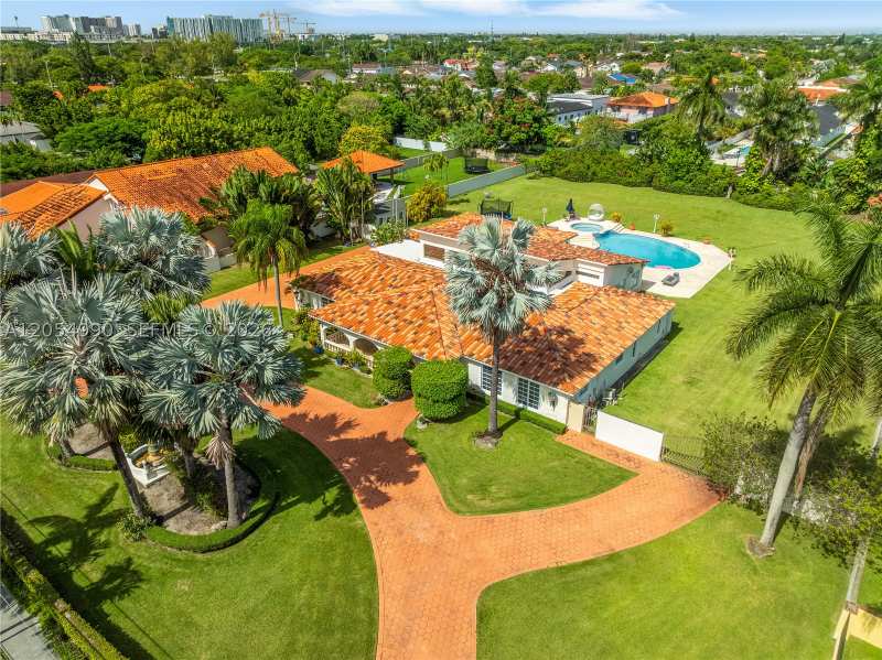 5 bedroom SingleFamilyResidence at 2605 SW 115th Ave, Coral Way Estates, Miami — photo 1