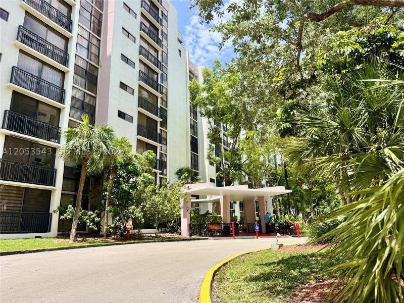 1 bedroom Condominium at 17011 N Bay Rd 117, Plaza Of Americas Condo P, Sunny Isles Beach — photo 1