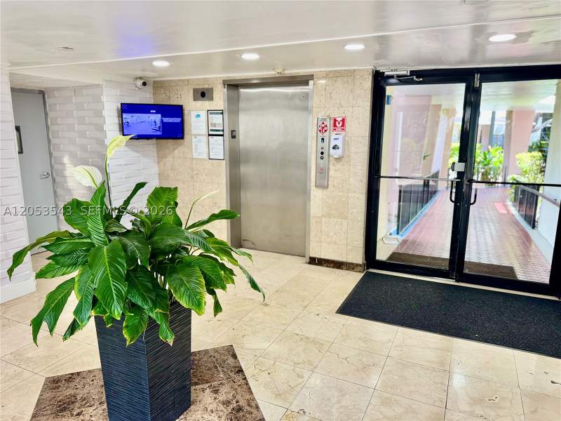 1 bedroom Condominium at 17011 N Bay Rd 117, Plaza Of Americas Condo P, Sunny Isles Beach — photo 4