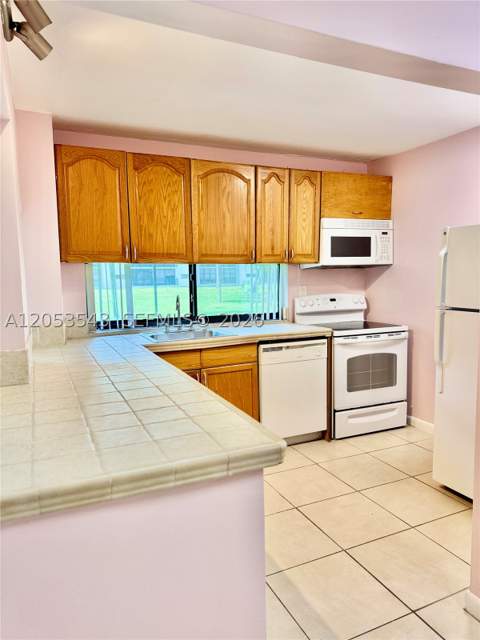 17011 N Bay Rd 117, Sunny Isles Beach FL - photo 9 of 17