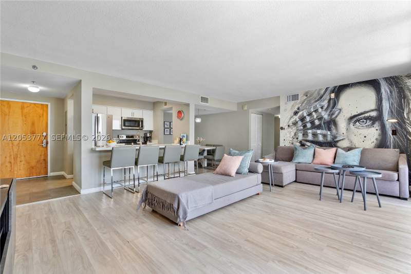 2 bedroom Condominium at 1200 Brickell Bay Dr 2423, The Club At Brickell Bay, Miami — photo 4