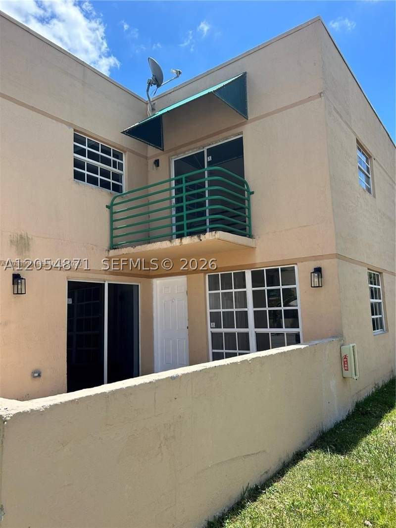 3 bedroom Condominium at 11880 SW 19th Ter 113, Les Chateaux At Int Garde, Miami — photo 2
