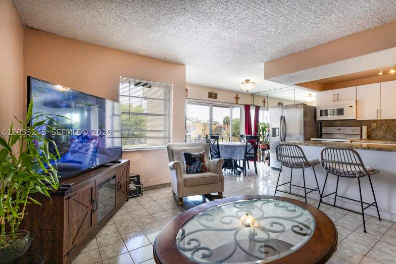 2 bedroom Condominium at 9350 W Flagler St 208B, South Winds Condo West, Miami — photo 3