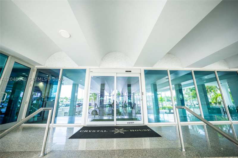 1 bedroom Condominium at 5055 Collins Ave 14H, Crystal House Condo, Miami Beach — photo 1
