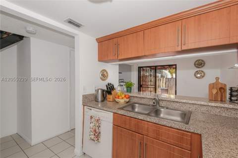 1082 W 79th St 25, Hialeah FL - photo 12 of 19