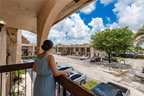 1082 W 79th St 25, Hialeah FL - photo 18 of 19