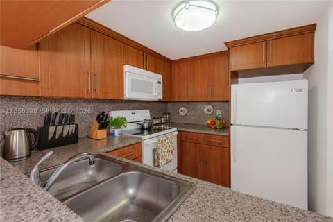 1082 W 79th St 25, Hialeah FL - photo 9 of 19