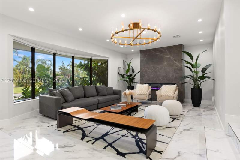 4 bedroom SingleFamilyResidence at 19035 E E. St. Andrews Dr, Country Club Of Miami Est, Hialeah — photo 4