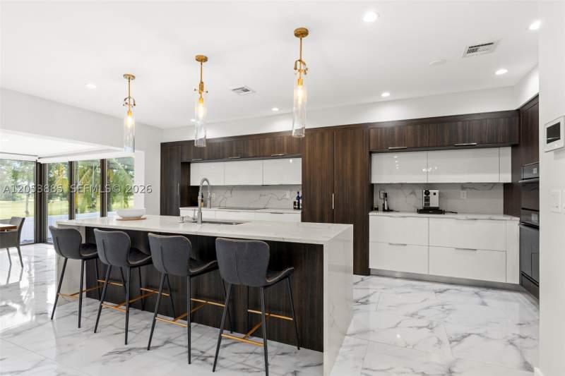 4 bedroom SingleFamilyResidence at 19035 E E. St. Andrews Dr, Country Club Of Miami Est, Hialeah — photo 5
