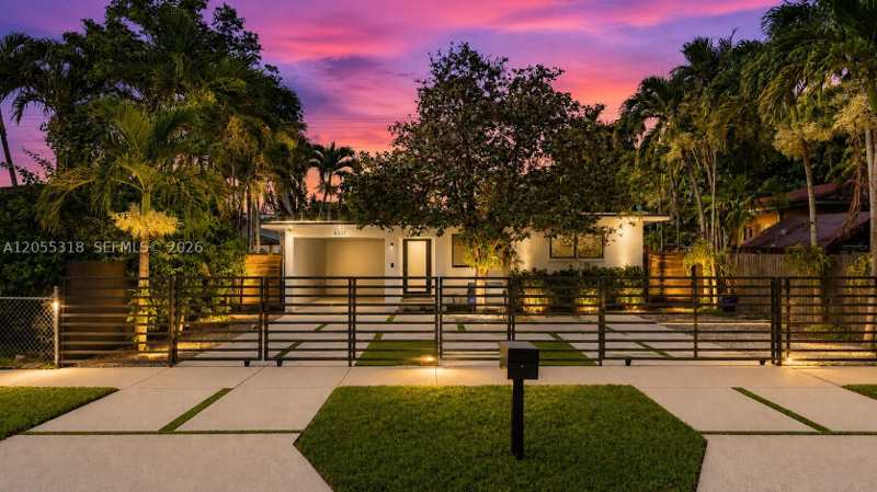 2 bedroom SingleFamilyResidence at 6507 SW 39th Ter, Central Miami Part 2, Miami — photo 1