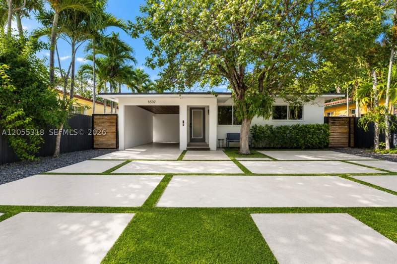 2 bedroom SingleFamilyResidence at 6507 SW 39th Ter, Central Miami Part 2, Miami — photo 3