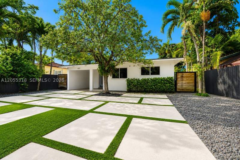 2 bedroom SingleFamilyResidence at 6507 SW 39th Ter, Central Miami Part 2, Miami — photo 4