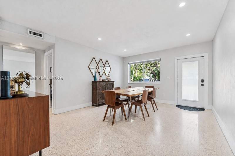 2 bedroom SingleFamilyResidence at 6507 SW 39th Ter, Central Miami Part 2, Miami — photo 5