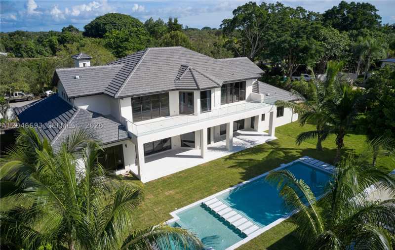 7 bedroom SingleFamilyResidence at 11200 SW 60th Ave, Killian Acres, Pinecrest — photo 1