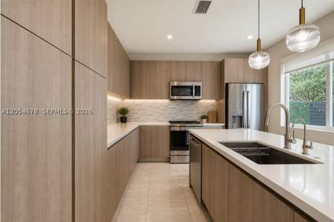 10384 NW 67th Ter, Doral FL - photo 11 of 28