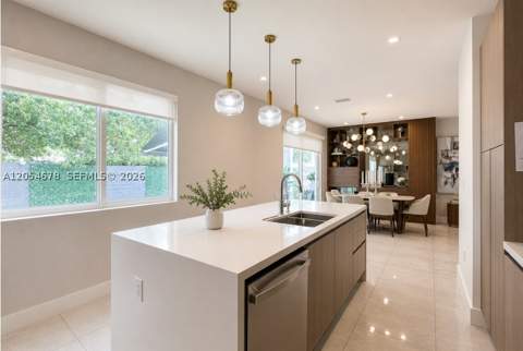 10384 NW 67th Ter, Doral FL - photo 12 of 28