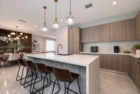 10384 NW 67th Ter, Doral FL - photo 13 of 28