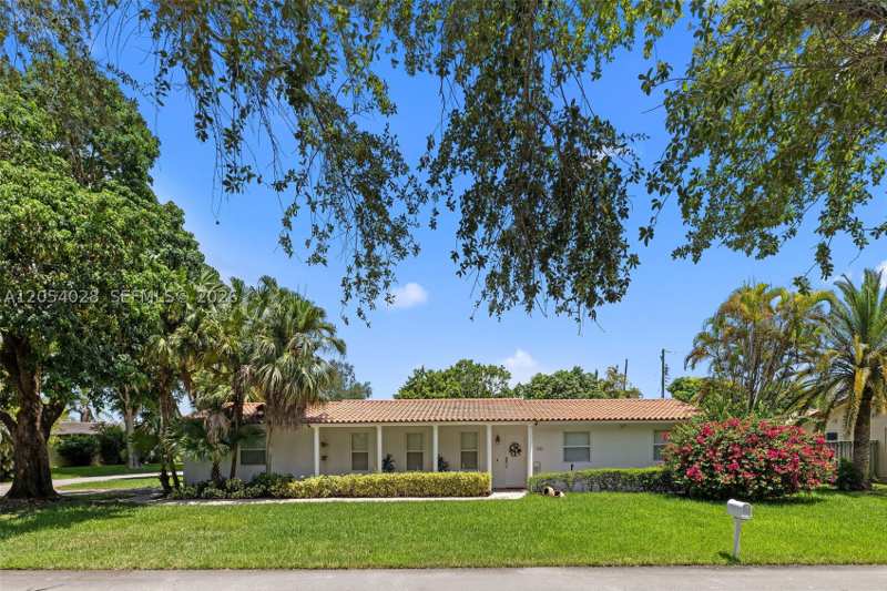 4 bedroom SingleFamilyResidence at 9765 SW 143rd St, Pine Meadows Sec 4, Miami — photo 1