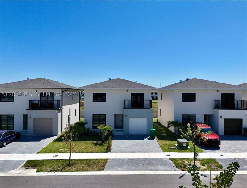 5 bedroom SingleFamilyResidence at 1374 NW 1st St, Alba Subdivision, Florida City — photo 3