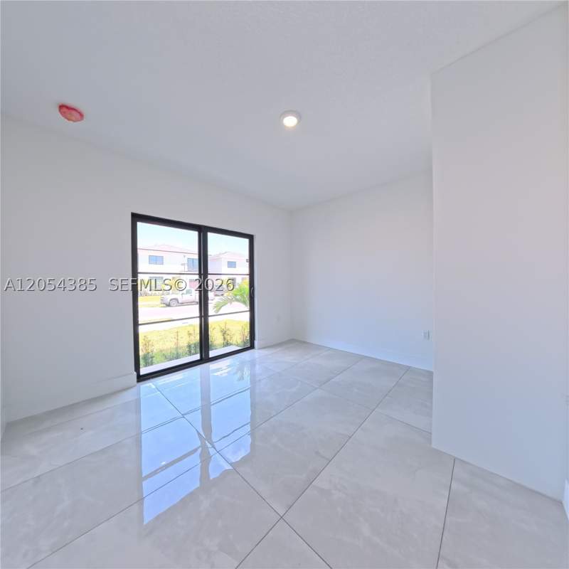 5 bedroom SingleFamilyResidence at 1374 NW 1st St, Alba Subdivision, Florida City — photo 5