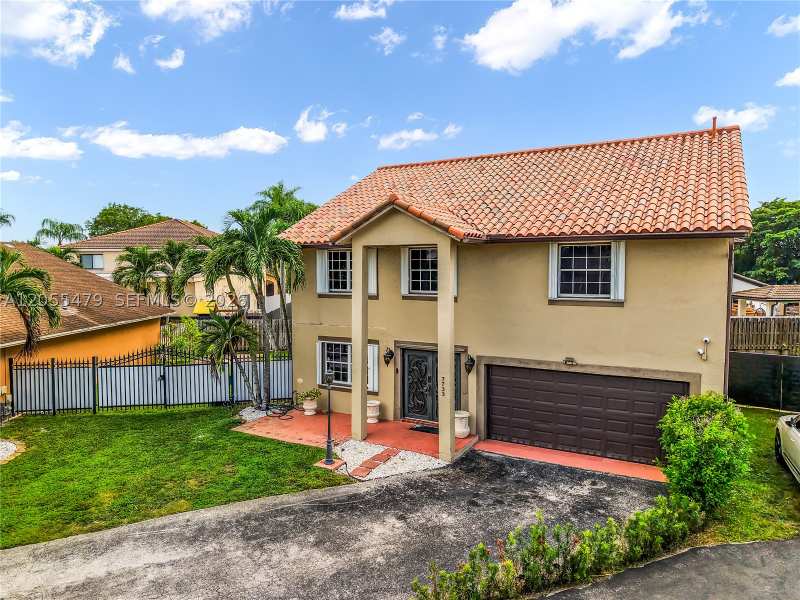 5 bedroom SingleFamilyResidence at 7733 NW 192 St, Country Lake Park 1st Add, Hialeah — photo 1