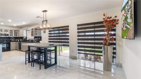 7733 NW 192 St, Hialeah FL - photo 15 of 40