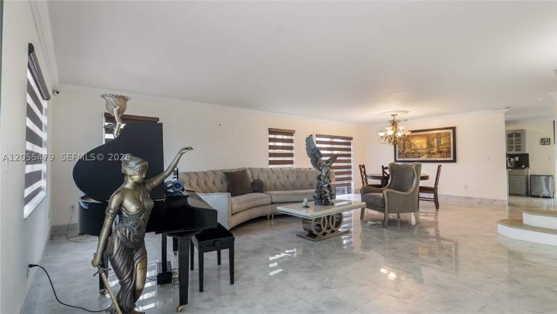 5 bedroom SingleFamilyResidence at 7733 NW 192 St, Country Lake Park 1st Add, Hialeah — photo 3