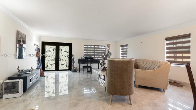 5 bedroom SingleFamilyResidence at 7733 NW 192 St, Country Lake Park 1st Add, Hialeah — photo 5