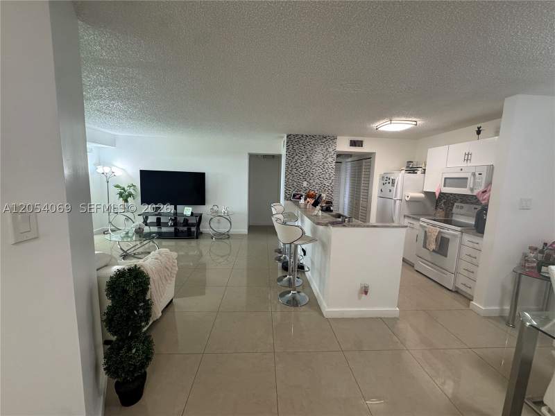 2 bedroom Condominium at 10610 SW 158th Ct 206, Royal Palm Place, Miami — photo 2