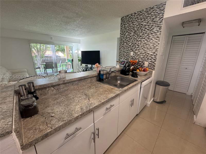 2 bedroom Condominium at 10610 SW 158th Ct 206, Royal Palm Place, Miami — photo 5
