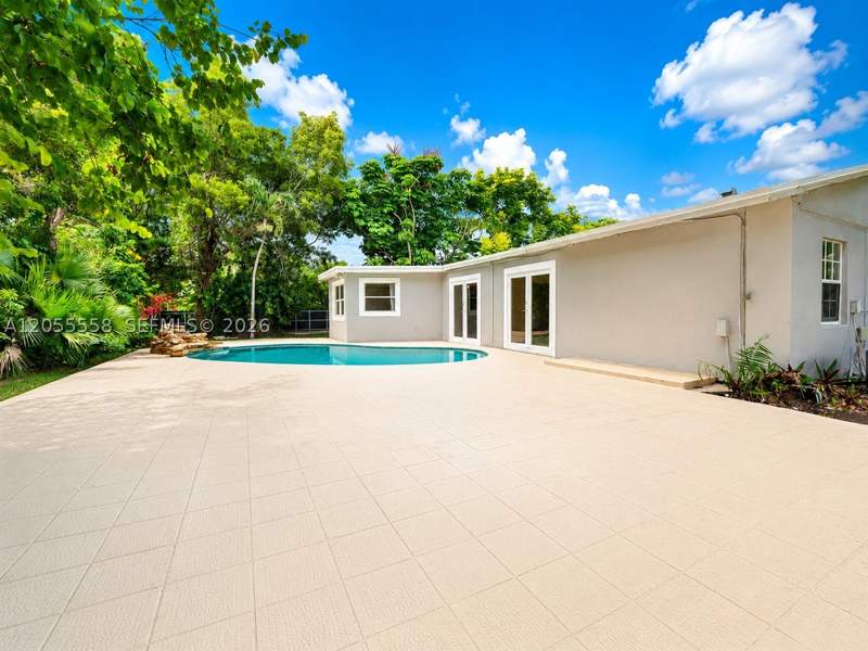 4 bedroom SingleFamilyResidence at 15831 Palmetto Club Dr, Palmetto Country Club Est, Miami — photo 2