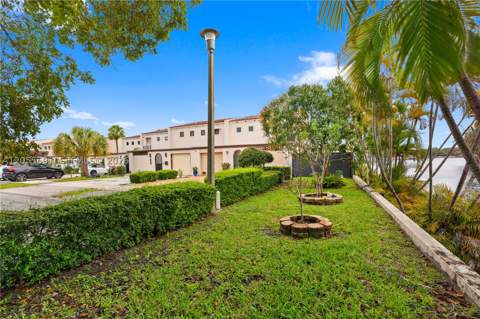 7282 Jacaranda Ln, Miami Lakes FL - photo 11 of 61