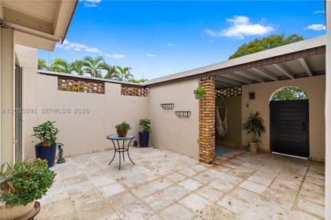 7282 Jacaranda Ln, Miami Lakes FL - photo 13 of 61