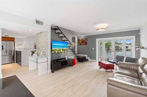 7282 Jacaranda Ln, Miami Lakes FL - photo 19 of 61