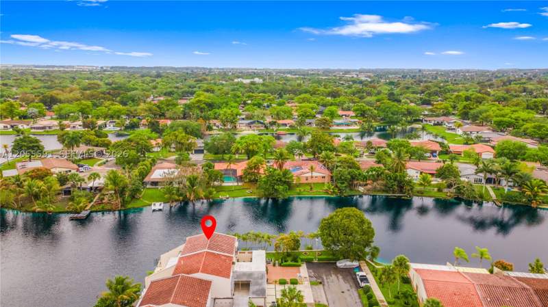 3 bedroom Townhouse at 7282 Jacaranda Ln, Miami Lakes Lake Martha S, Miami Lakes — photo 5