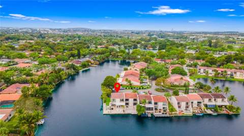 7282 Jacaranda Ln, Miami Lakes FL - photo 8 of 61